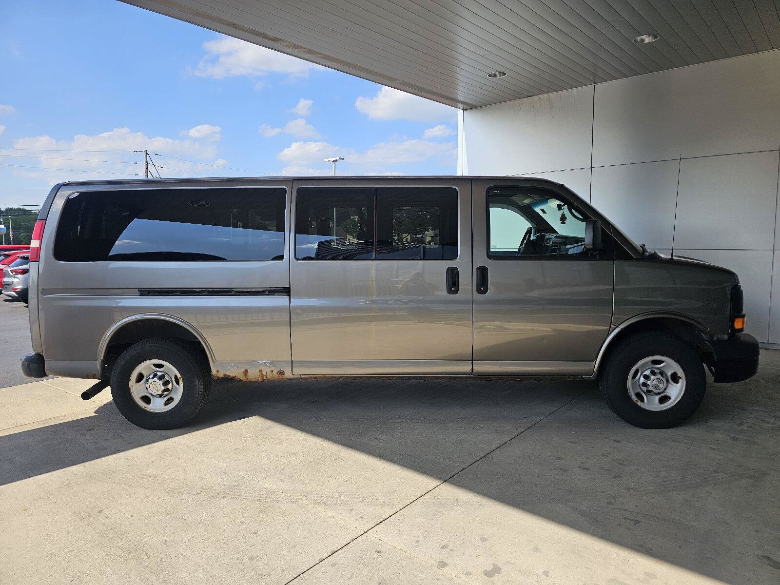 2012 Chevrolet Express LS - Photo 6
