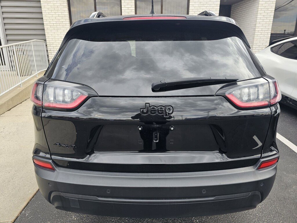 Used 2023 Jeep Cherokee Altitude Lux SUV