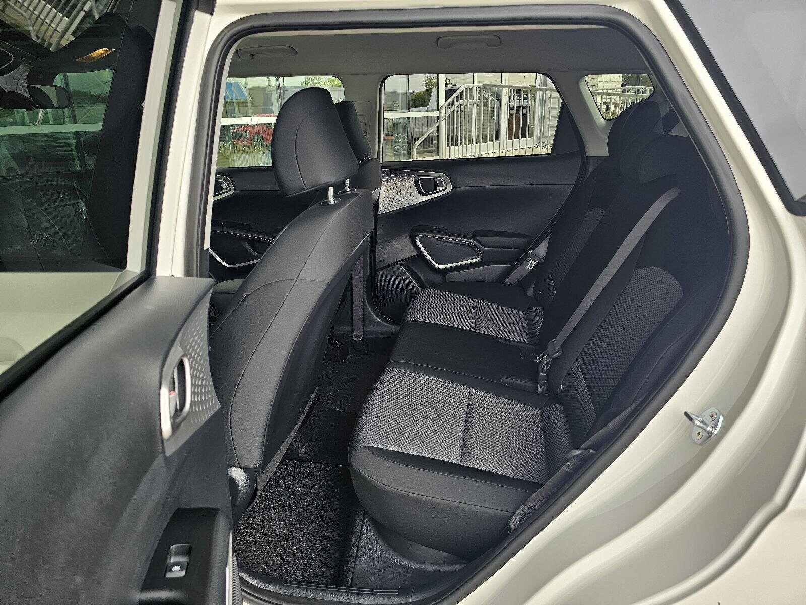 2025 Kia Soul LX - Photo 17
