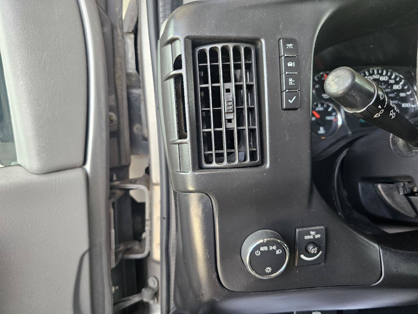 2012 Chevrolet Express LS - Photo 21