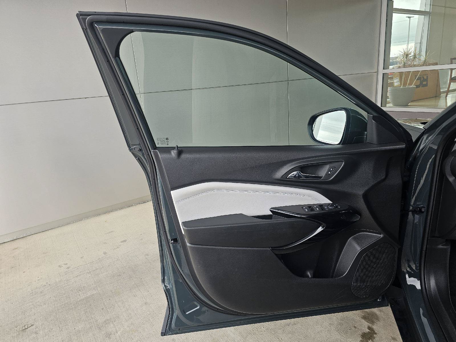 2025 Chevrolet Trax LT - Photo 18