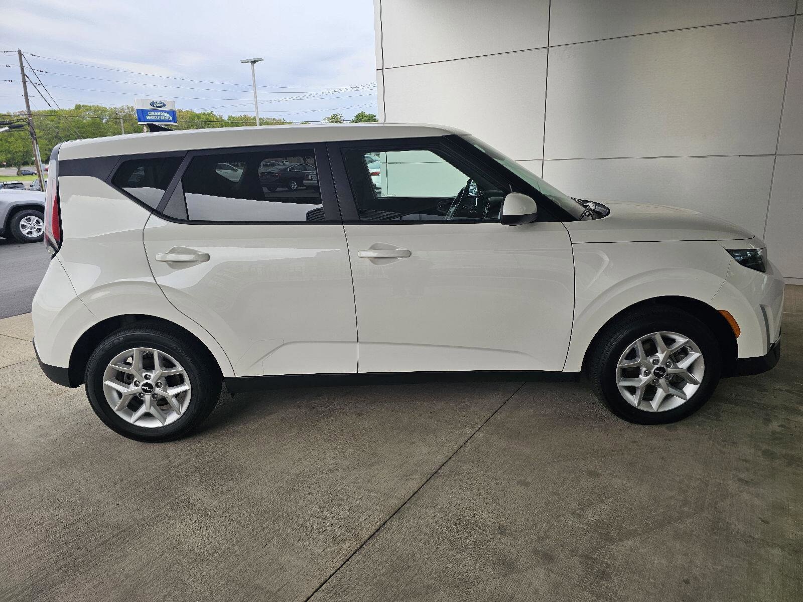 2025 Kia Soul LX - Photo 6