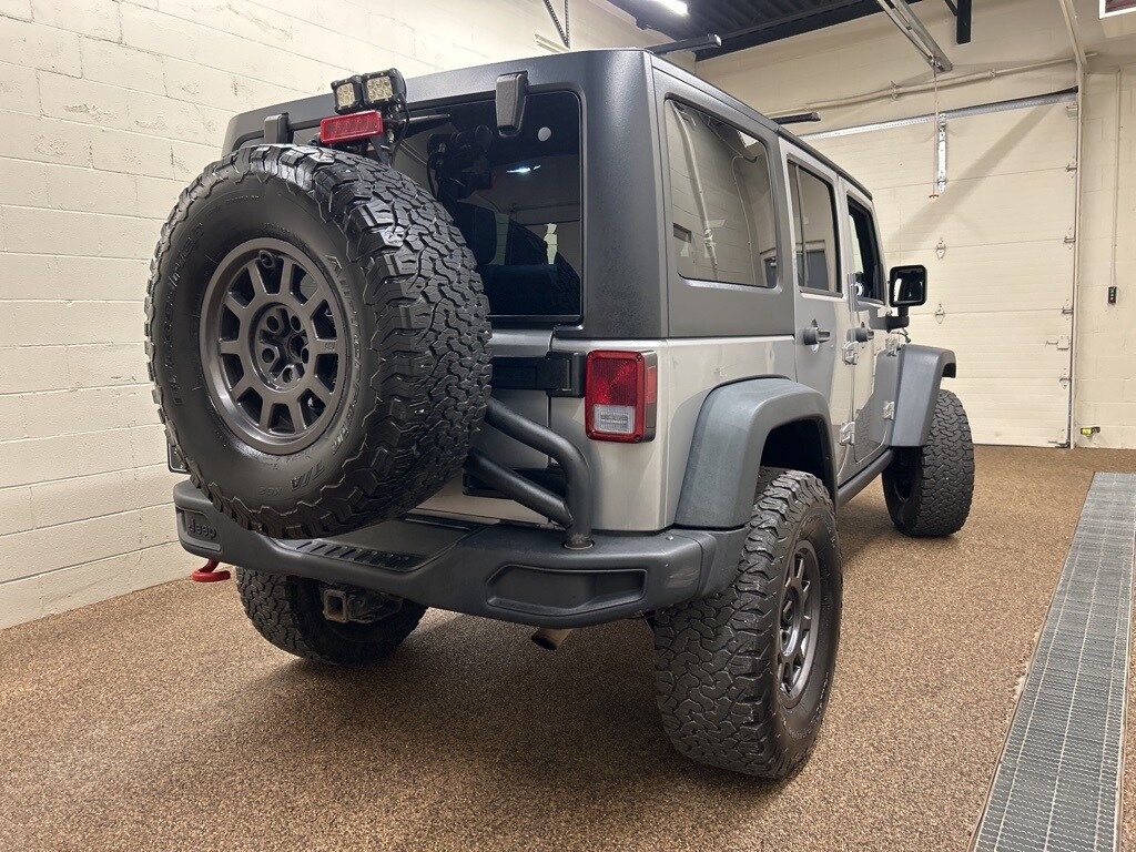2013 Jeep Wrangler Unlimited Rubicon photo 2