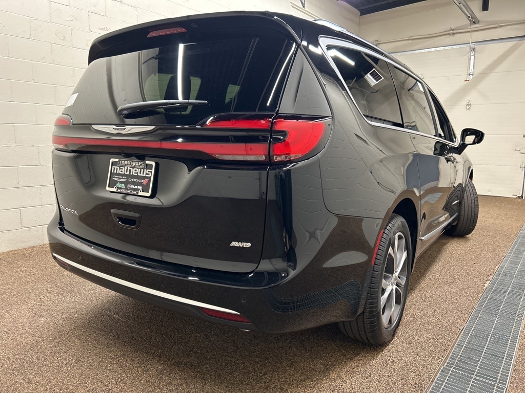 New 2026 Chrysler Pacifica PINNACLE AWD Passenger Van
