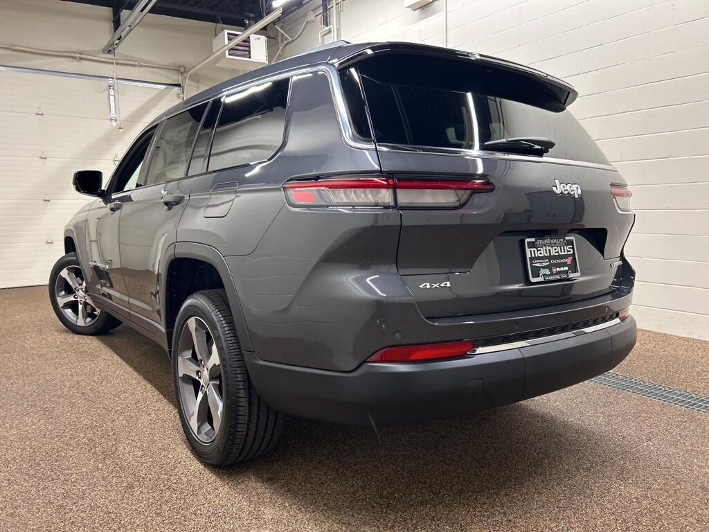 2025 Jeep Grand Cherokee Limited photo 3
