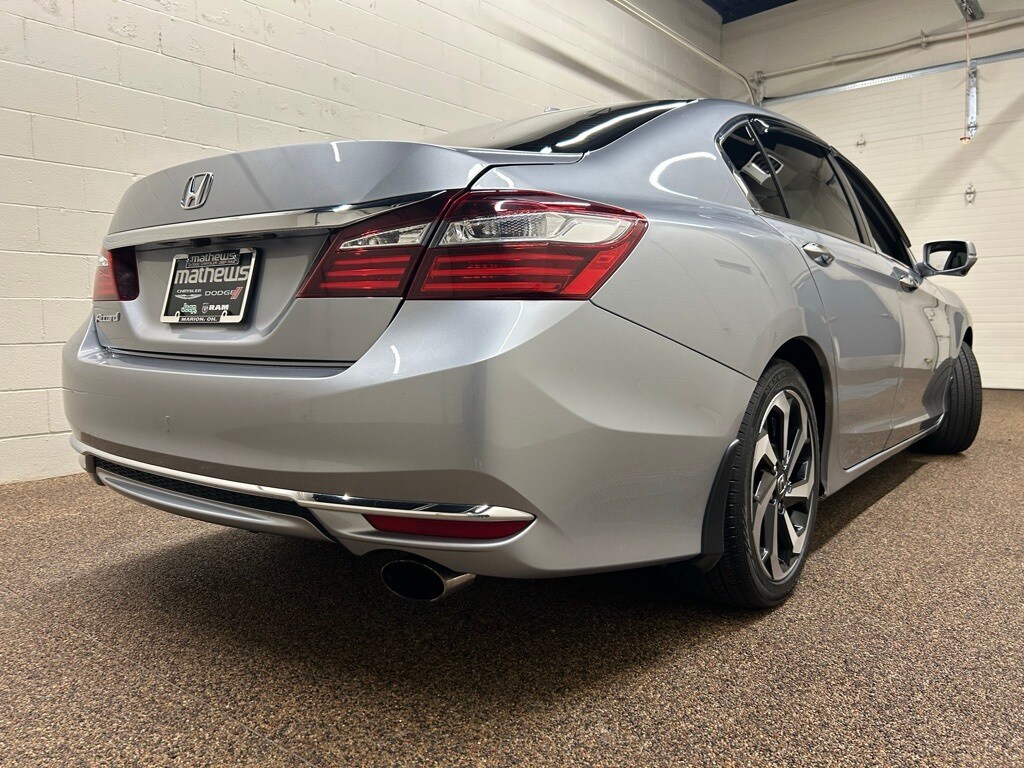 2016 Honda Accord EX-L photo 2