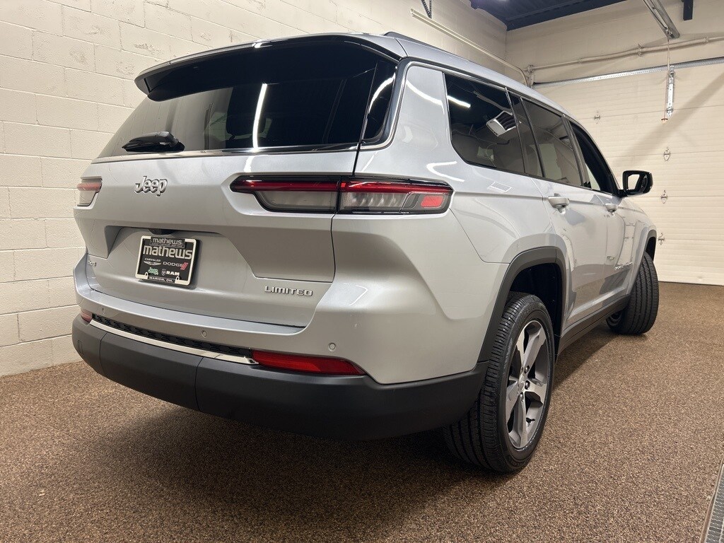 2025 Jeep Grand Cherokee Limited photo 2