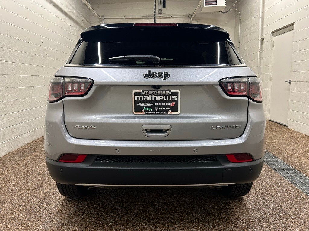 2023 Jeep Compass Limited photo 2
