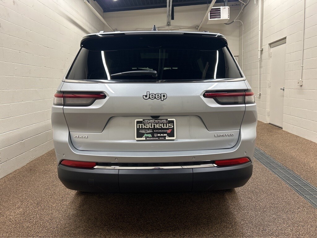 2025 Jeep Grand Cherokee Limited photo 3