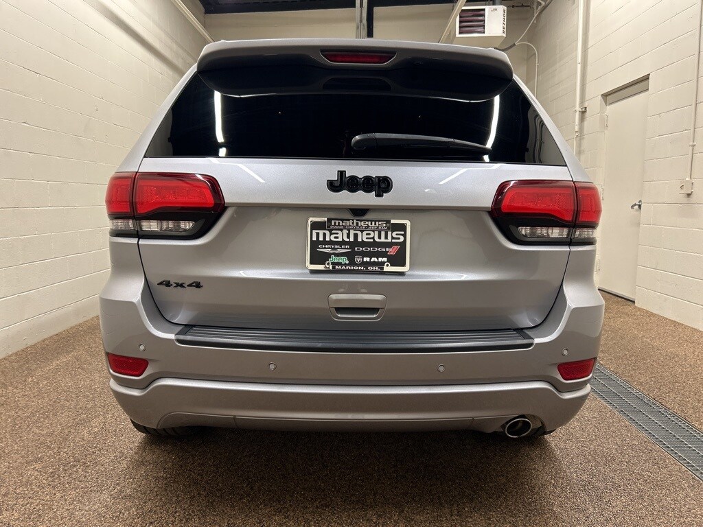 2021 Jeep Grand Cherokee Laredo X photo 2