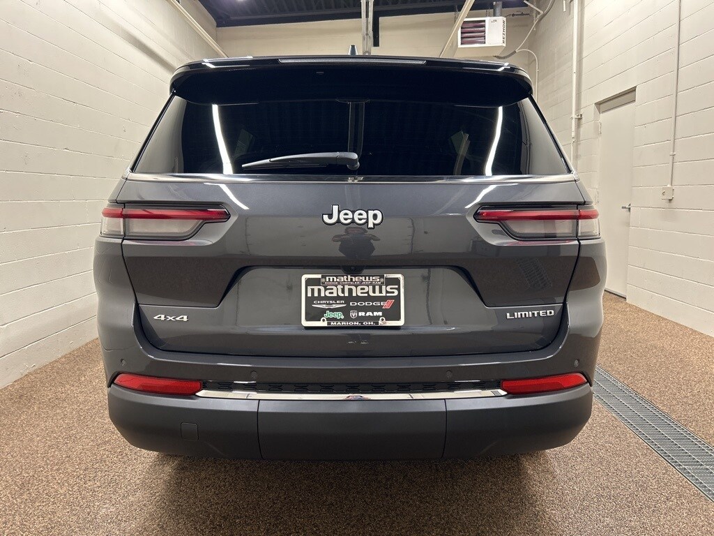 2025 Jeep Grand Cherokee Limited photo 2