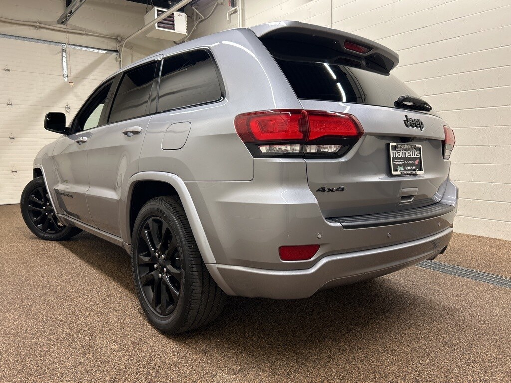 2021 Jeep Grand Cherokee Laredo X photo 3