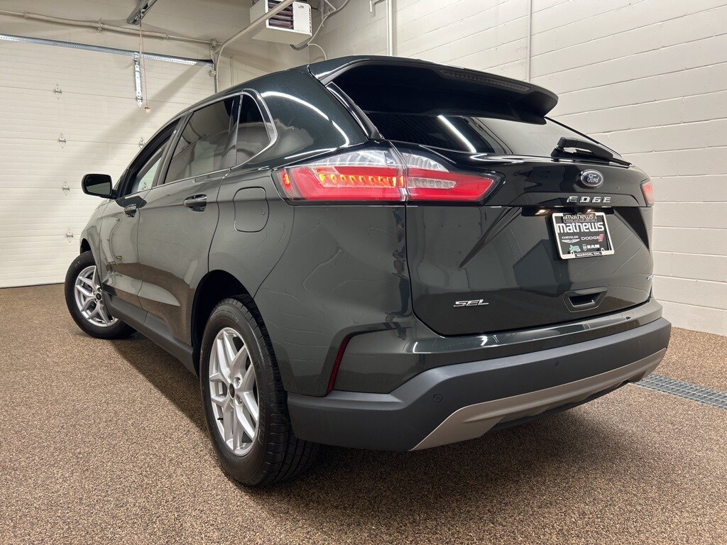 2023 Ford Edge SEL photo 2