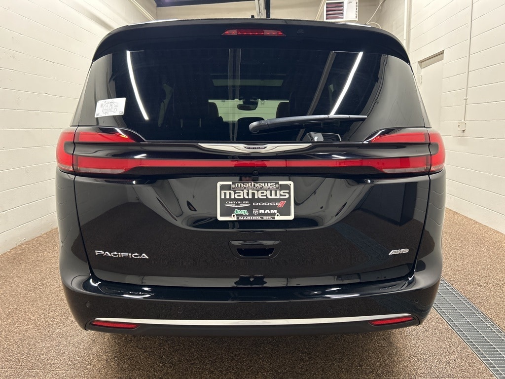 New 2026 Chrysler Pacifica PINNACLE AWD Passenger Van