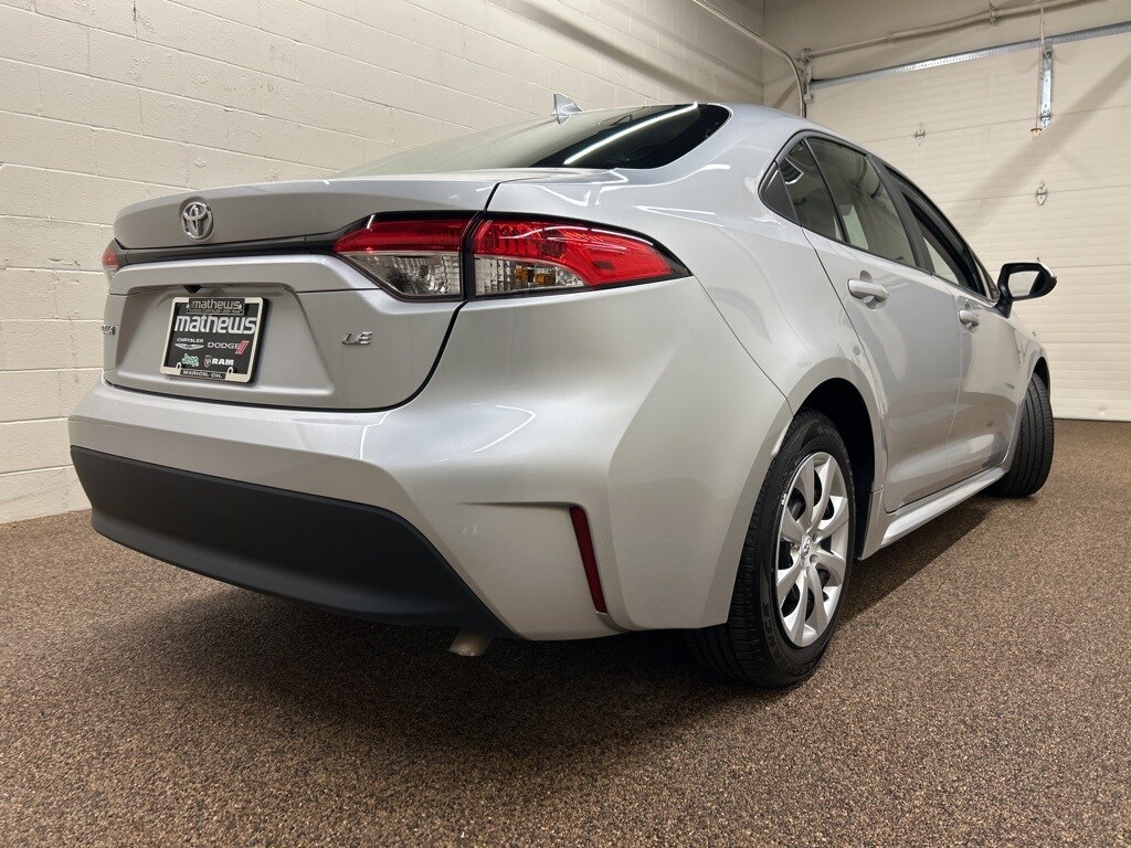2024 Toyota Corolla LE photo 2