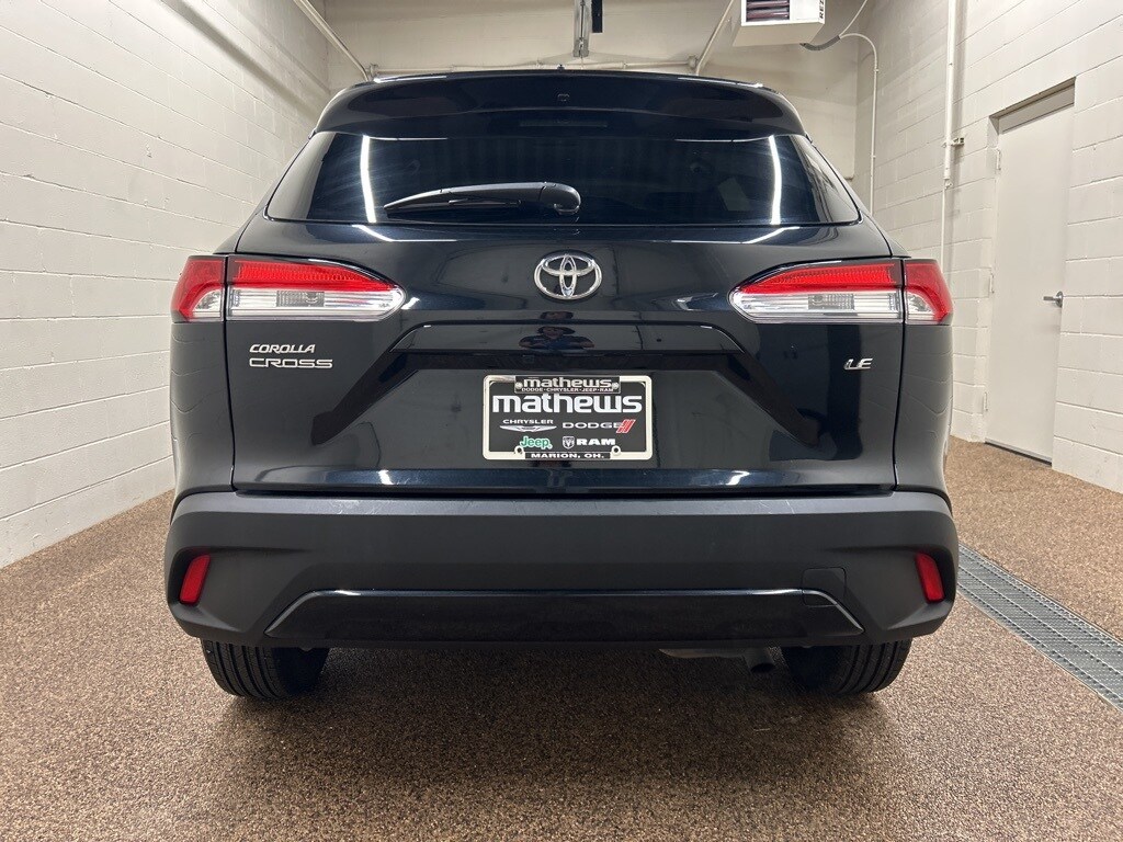 2024 Toyota Corolla Cross LE photo 3