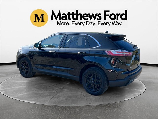 2022 Ford Edge SEL photo 3