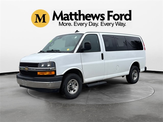 2020 Chevrolet Express Passenger LT's photo