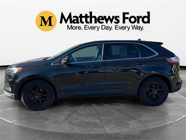 2022 Ford Edge SEL photo 2