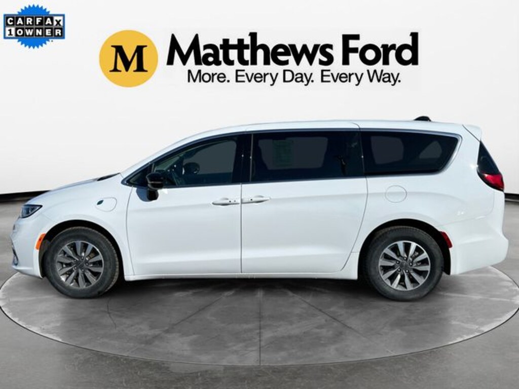 Used 2024 Chrysler Pacifica Plug-In Hybrid Select Van Passenger Van
