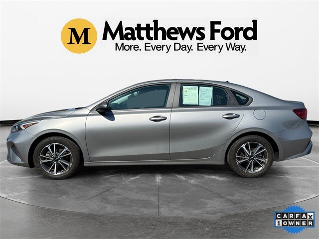 2023 Kia Forte LXS photo 2