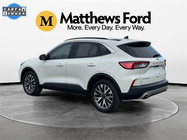 2022 Ford Escape Titanium photo 2