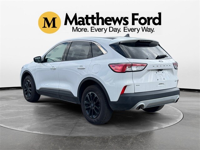 2022 Ford Escape SE photo 3