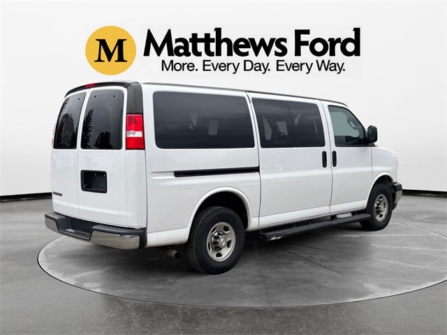 2020 Chevrolet Express 3500 LT Passenger Van photo 4