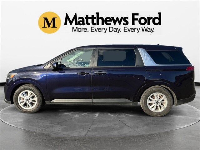 2024 Kia Carnival LX photo 2