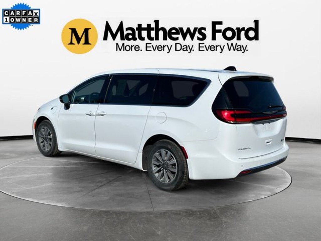 Used 2024 Chrysler Pacifica Plug-In Hybrid Select Van Passenger Van