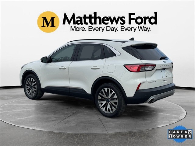 2022 Ford Escape Titanium photo 2