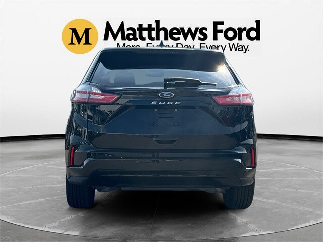 2022 Ford Edge Titanium photo 4