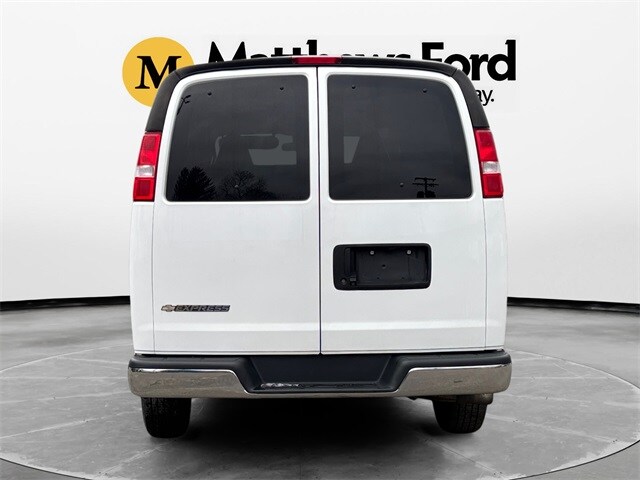 2020 Chevrolet Express 3500 LT Passenger Van photo 3