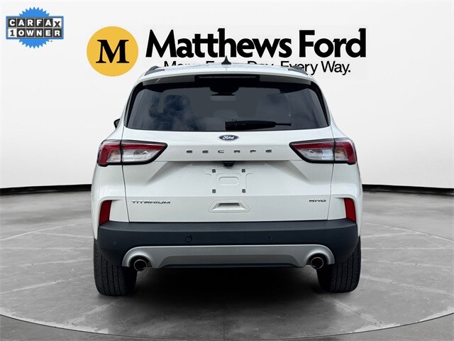2022 Ford Escape Titanium photo 3