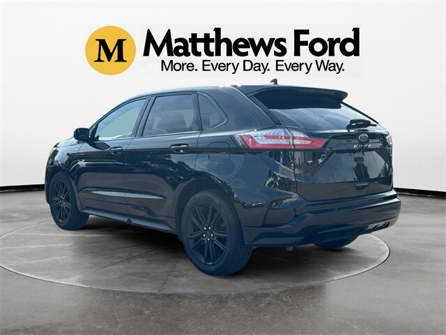 2022 Ford Edge Titanium photo 3