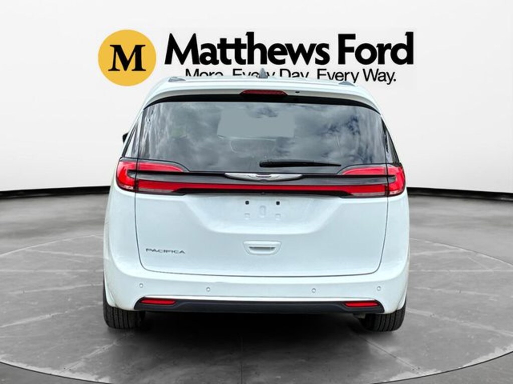 Used 2025 Chrysler Pacifica Select Van Passenger Van