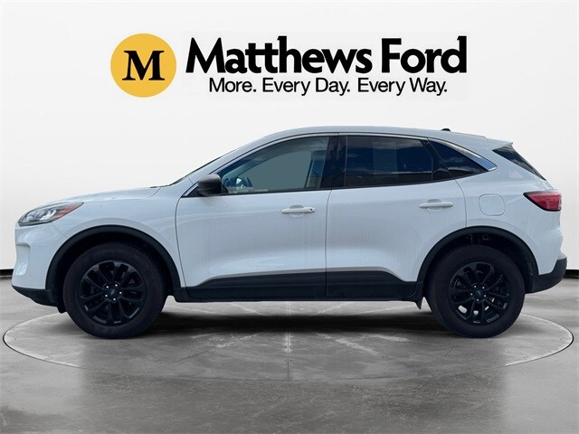 2022 Ford Escape SE photo 2