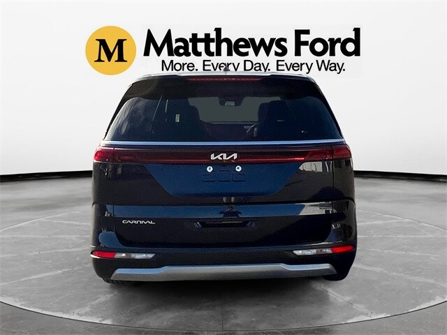 2024 Kia Carnival LX photo 4
