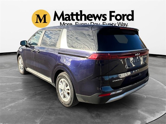 2024 Kia Carnival LX photo 3