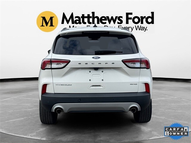 2022 Ford Escape Titanium photo 3