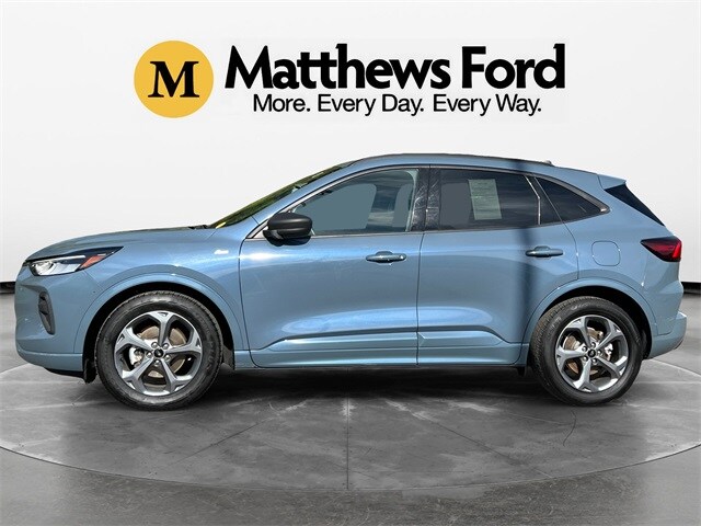2023 Ford Escape ST-Line photo 2