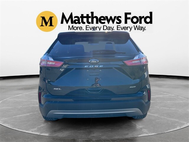 2022 Ford Edge SEL photo 4