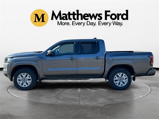 2022 Nissan Frontier SV photo 2