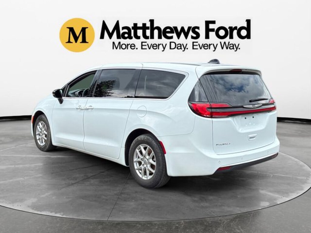 Used 2025 Chrysler Pacifica Select Van Passenger Van