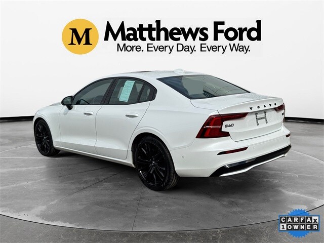 2024 Volvo S60 B5 Plus Black Edition photo 3