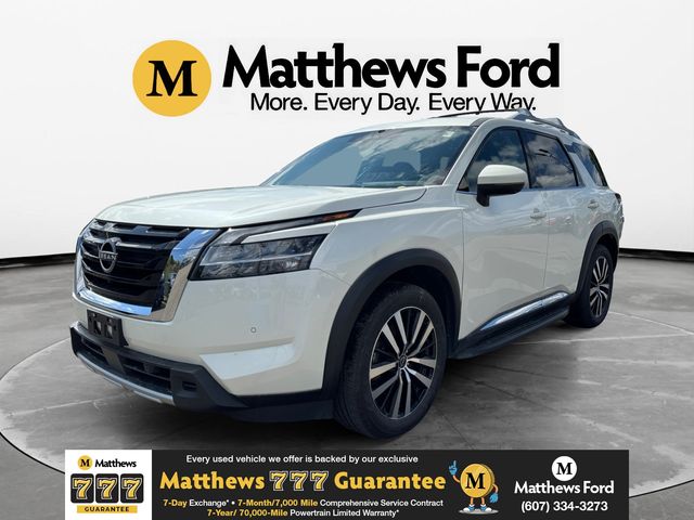 2023 Nissan Pathfinder Platinum 4WD's photo