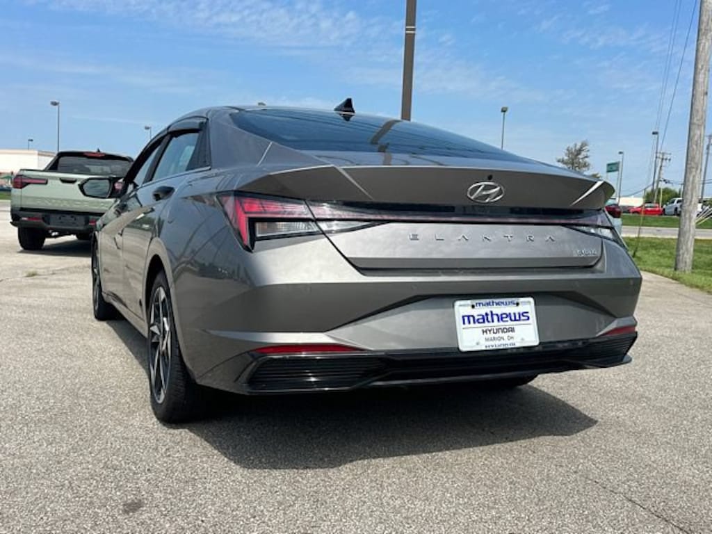 Used 2022 Hyundai Elantra Hybrid Limited Sedan