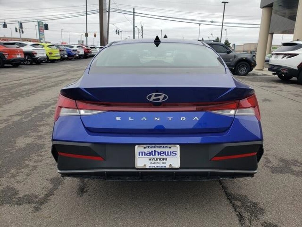 New 2025 Hyundai Elantra SE Sedan
