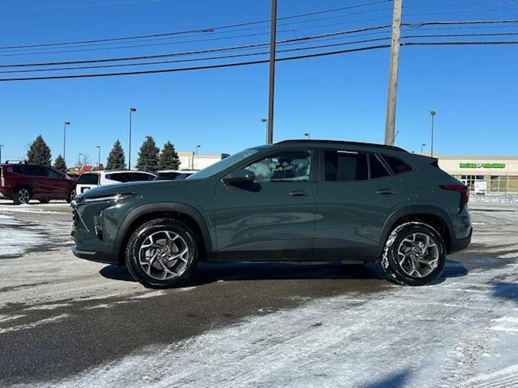 Used 2025 Chevrolet Trax LT SUV