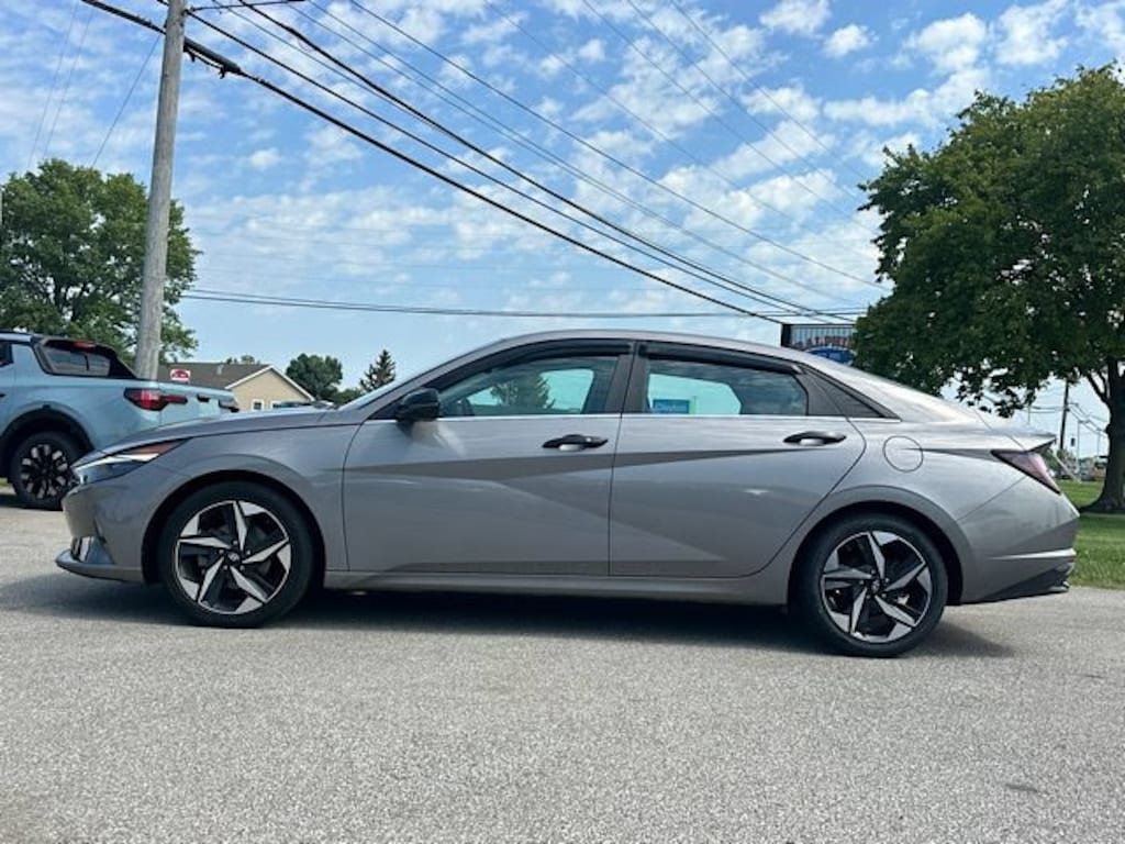 Used 2022 Hyundai Elantra Hybrid Limited Sedan